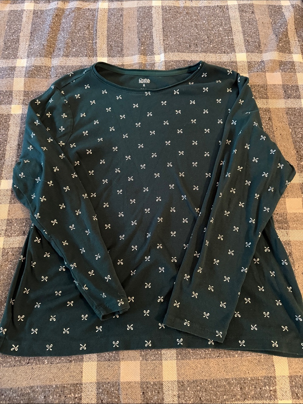 croft & barrow Dark Green Long Sleeve Tee with Small White Bow Print